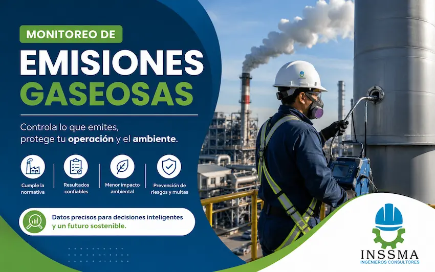 Técnico realizando monitoreo de emisiones gaseosas en chimenea industrial
